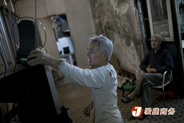 香港將于明年11月終止模擬電視廣播，進入全面數(shù)碼電視廣播時代